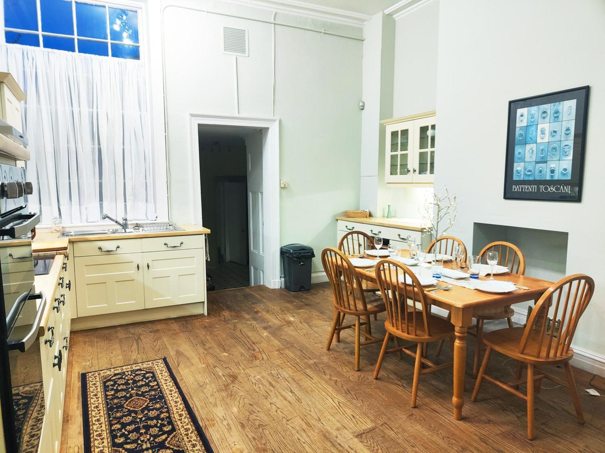 Georgian House With Parking Holiday home *